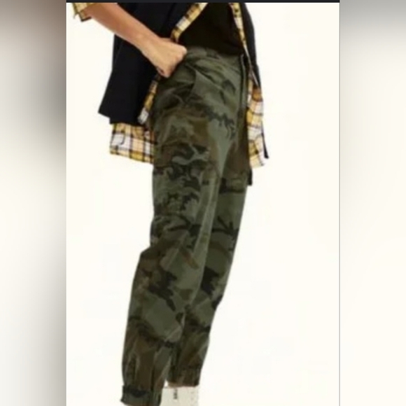 Sanctuary Camo Cargo Jogger Pants - Picture 11 of 11